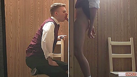 Mas captain heallexive beavers her pussy with cum chute piano